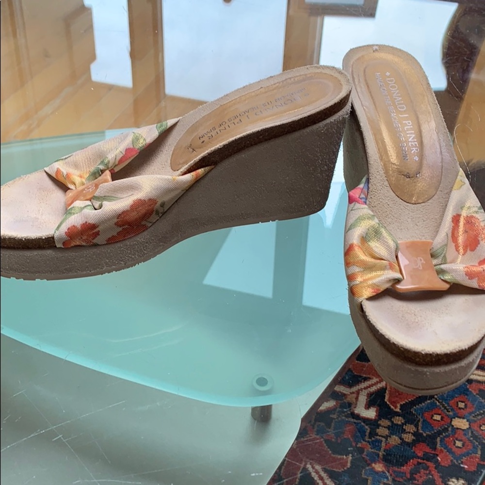 Donald Pliner Sandals size 8 - Picture 2 of 3